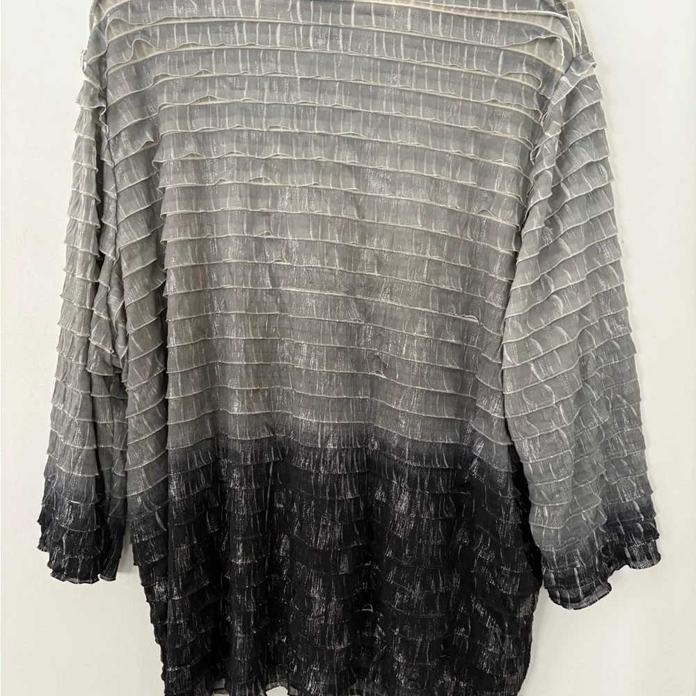 MAGGIE BARNES 3X NWT Silver Metallic Black V Neck Top 3/4 Sleeve Pleated Ruffle - Picture 8 of 15